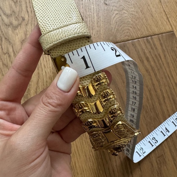 Judith Lieber Vintage 80s Lionshead Adjustable Snakeskin Belt - Cream & Gold - Picture 12 of 13